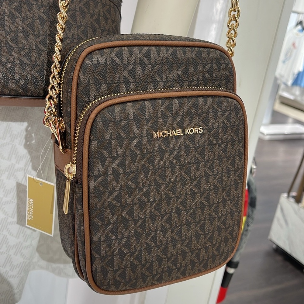 MICHAEL KORS Jet Set Travel Md Logo Crossbody Flight Bag # 35F1GTVC2B NWT
Brown - Picture 12 of 16